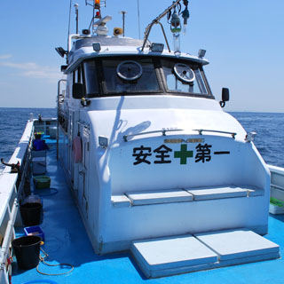 京都西舞鶴出船、大型マダイが期待できる丹後沖白石グリのカカリ釣り
