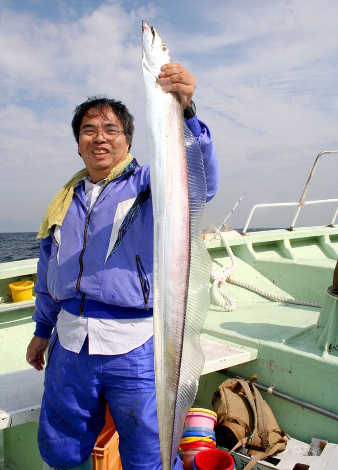 夏真っ盛りから熱くなる！テンヤで狙う大阪湾の船タチウオ【釣り方編】