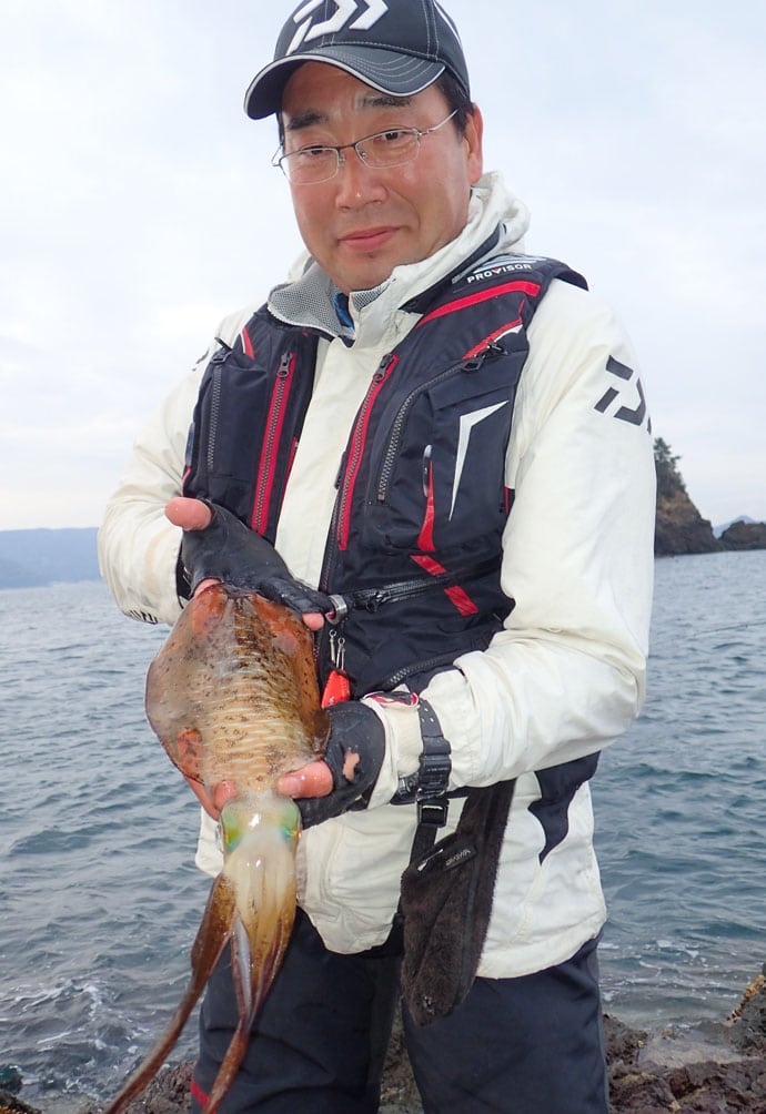 唯一無二の面白さ ヤエン釣りでアオリイカ 和歌山県 湯浅の磯 Tsurinews Part 2