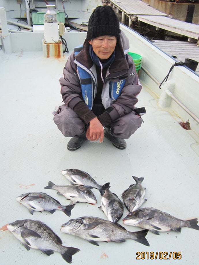 三重県イカダカカリ釣り最新釣果情報　年無しクロダイにアジ340尾！