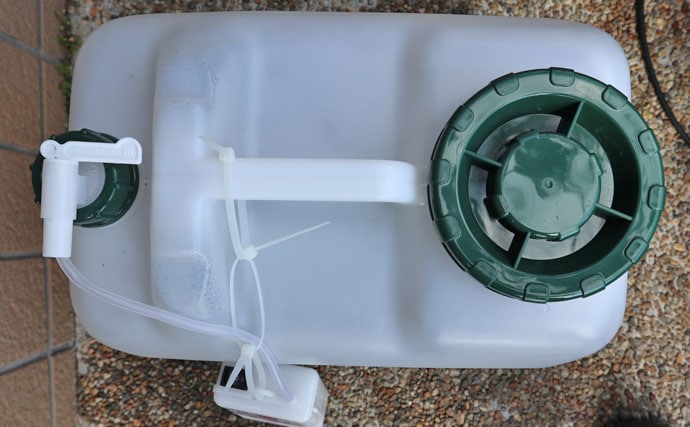 自家製イケスでイカを活きたまま持ち帰る方法　給水タンクで簡単作成
