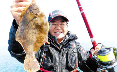 投げ釣りで38cm戻りカレイ　ラストにドラマが【兵庫県・淡路島】