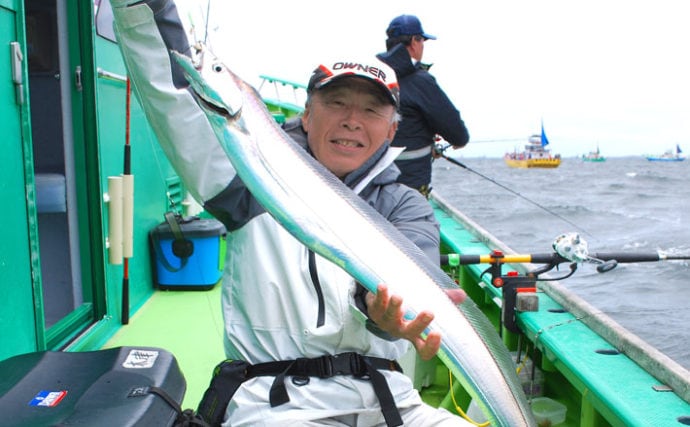 東京湾エサタチウオで110cmドラゴン級　置き竿でヒット【吉野屋】