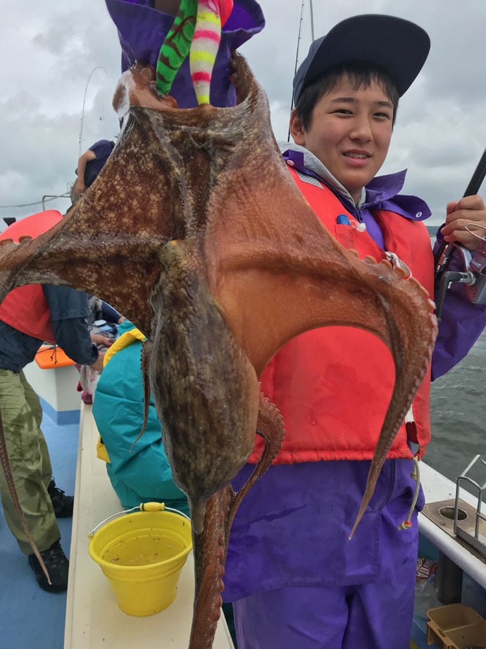 【愛知県】船釣り釣果速報　マダイにサワラにマダコにと多魚種好釣！