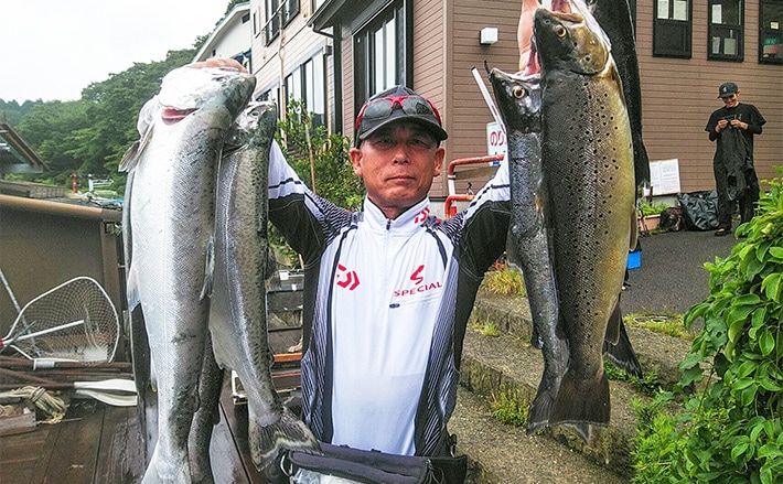 深場狙いのフライとムーチング 泳がせ で50 超え連発 芦ノ湖 Tsurinews