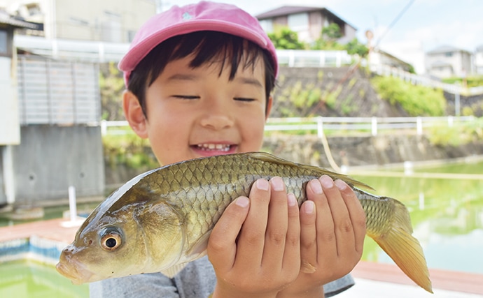 初めての釣り体験に密着　子供はタモ入れがお好き？【竜田川釣り池】