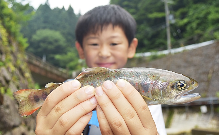 ファミリーでニジマス釣り＆BBQを満喫！【奈良県・井氷鹿の里