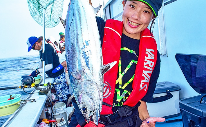 相模湾コマセ『マグカツ』に杉田千紘が挑戦 カツオレシピも【洋征丸