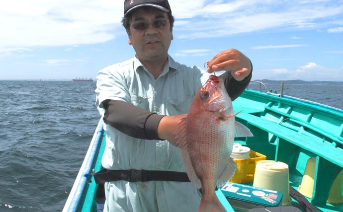 伝統釣法『シャクリマダイ』で3kg本命　リール使わぬ手バネで挑戦！