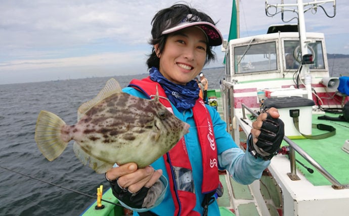 苦戦中の東京湾カワハギ船で28cmキモパン頭に良型連発【弁天屋】