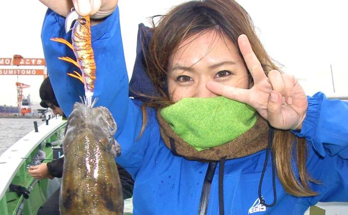 東京湾スミイカ釣りで250g頭に2尾　台風による底荒れで苦戦【弁天屋】