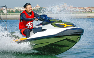 三代目JSB山下健二郎が世界初の『釣り専用水上バイク』で新感覚の釣り満喫