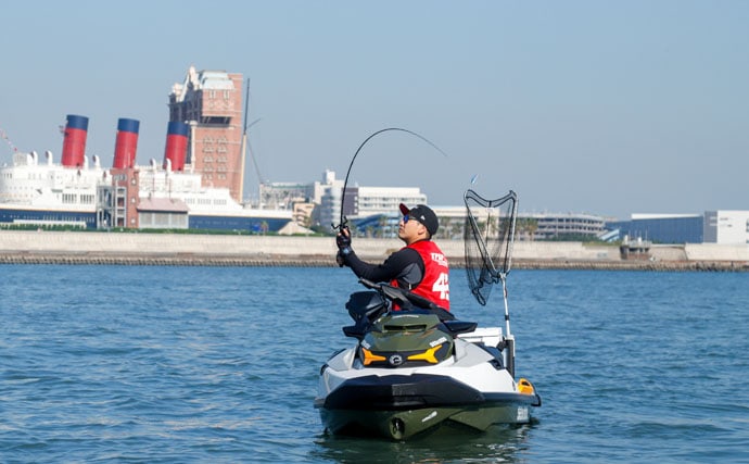 三代目JSB山下健二郎が世界初の『釣り専用水上バイク』で新感覚の釣り満喫