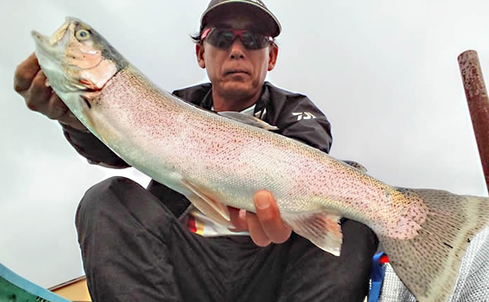 ボートフライ釣りで台風被害後の芦ノ湖を調査　62.5cmコーホー登場