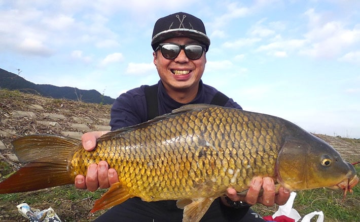 ブッコミ釣りで70cm級の巨ゴイが連続ヒット【長良川・揖斐川】 | TSURINEWS