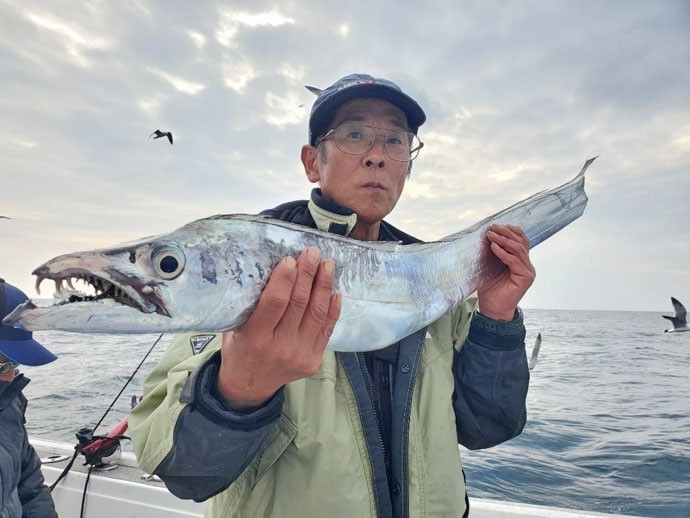 【大分・熊本】沖釣り最新釣果　各地で指8本級ドラゴンタチウオが強襲