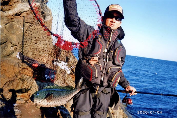 沖磯フカセ釣りでの寒グロ最高潮　40cm頭に親子全員安打【米水津】
