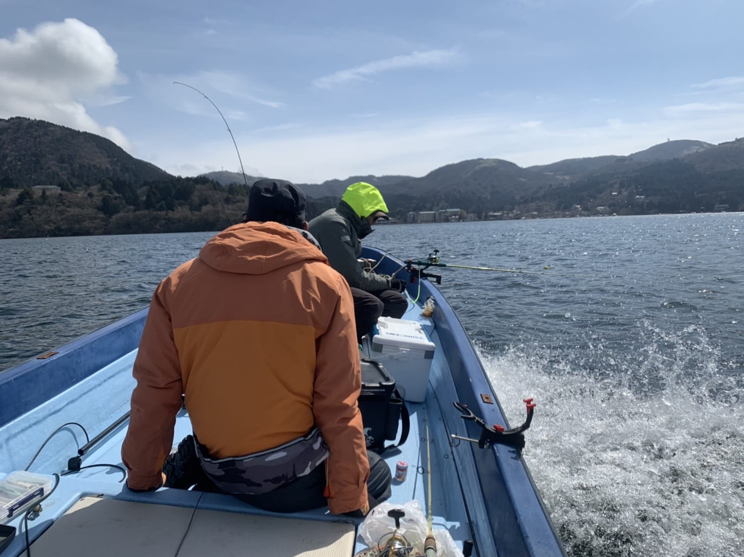 解禁直後の芦ノ湖を新釣法で攻略　『テンヤトラウト』で60cm級ニジマス