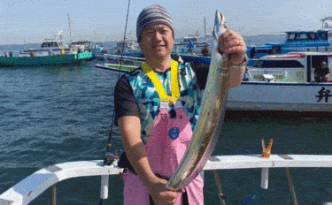 東京湾タチウオ釣りで数は伸びずも良型キャッチ【忠彦丸】
