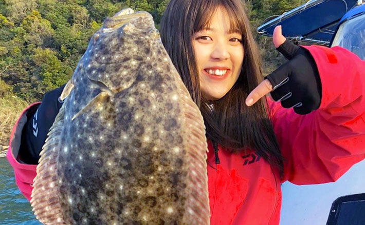 落とし込み釣りでヒラメ18尾にスズキ5尾 イワシの付き良好【幸龍丸