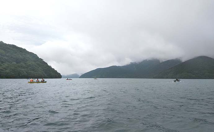 ボートで『夏ワカサギ』調査　約1時間で35尾手中【神奈川・芦ノ湖】