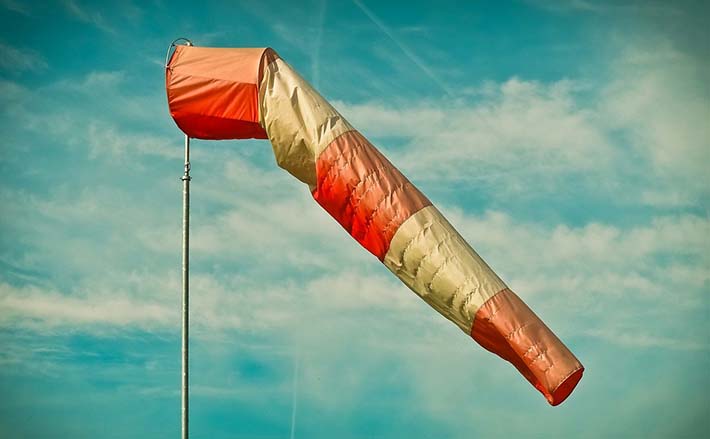 夏の海岸線は向かい風が吹きやすい 海陸風 の正体と原因を解説 Tsurinews 夏の海岸線は向かい風が吹きやすい 海陸風 の正体と原因を解説 Tsurinews