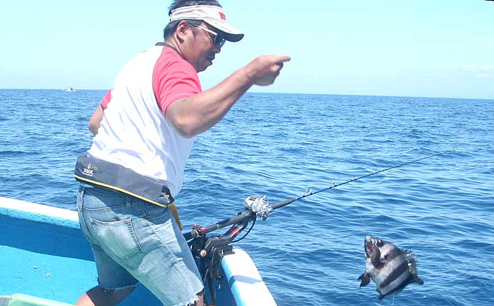 釣りにおけるサカナの『取り込み』方法4選 バラシ防止の最重要項目？ | TSURINEWS - Part 2
