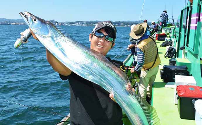 関西の釣りが東京湾で大流行中　テンヤタチウオで指8本『特大ドラゴン』
