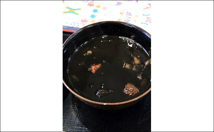 沖縄でアオリイカが豊漁　ご当地グルメ『墨汁』はインパクト強め？