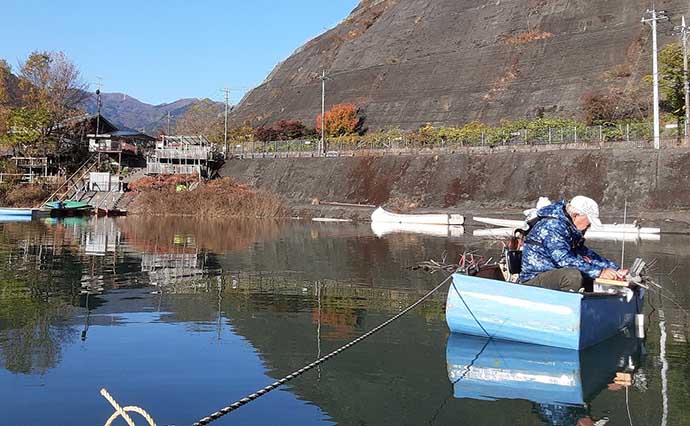 『カヌー』でワカサギ釣り　水深25mの拾い釣りで142尾【埼玉・名栗湖】