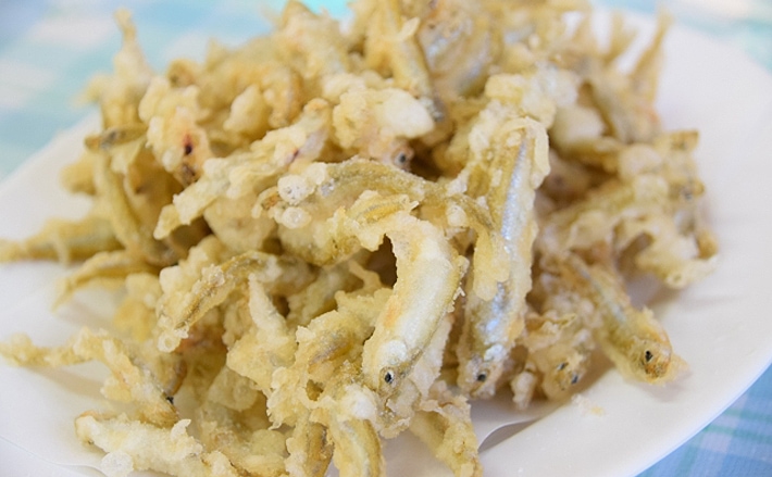 各地で ワカサギ の穴釣り解禁 そっくりさん チカ との違いとは Tsurinews