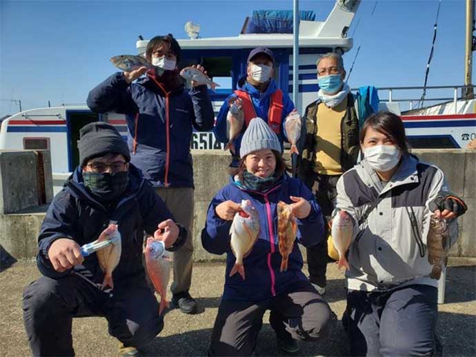 週末ナニ釣れた？沖釣り速報：東京湾で「シーバス」船中82匹【関東】