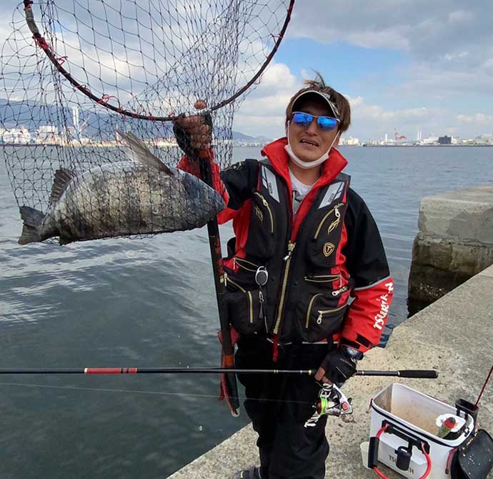沖波止フカセ釣りで45cm頭にチヌ2匹　乗っ込みに期待【神戸港】