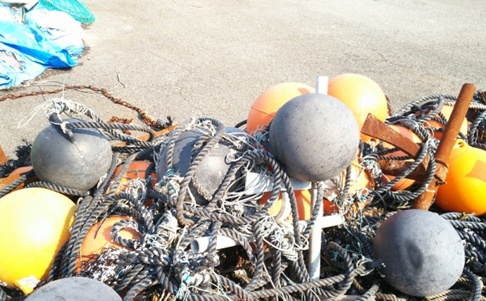 ダイバーが海底の漁網を回収する試み　廃漁具が海洋汚染の原因にも？