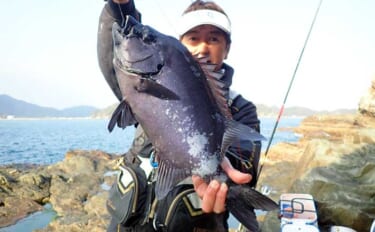 良型イシダイ浅ダナに接近中　石物釣りで2.5kg『銀ワサ』手中【鹿児島】