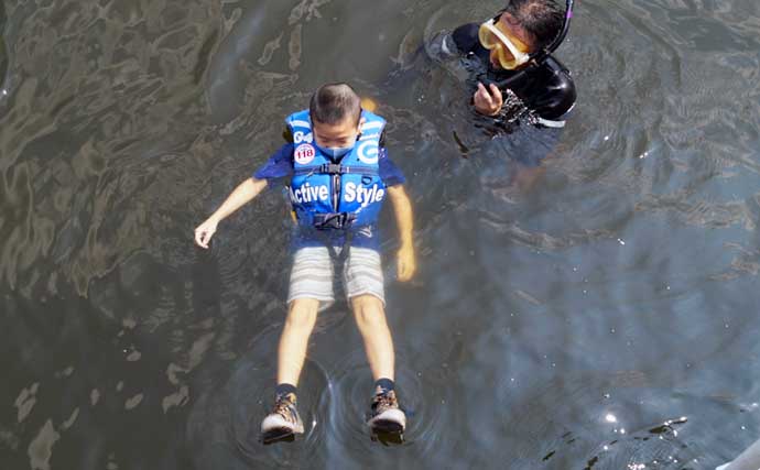 名古屋港で「落水体験会」開催　救命器具の『股ヒモ』はとても大事？