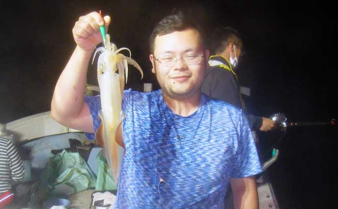 【玄界灘】夜焚きイカ釣り最新釣果　パラソル級交じりで釣る人200匹