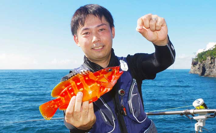 地磯「カゴ釣り」で40cm大サバ 『釣りドコ』で海中も陸上も丸見えに