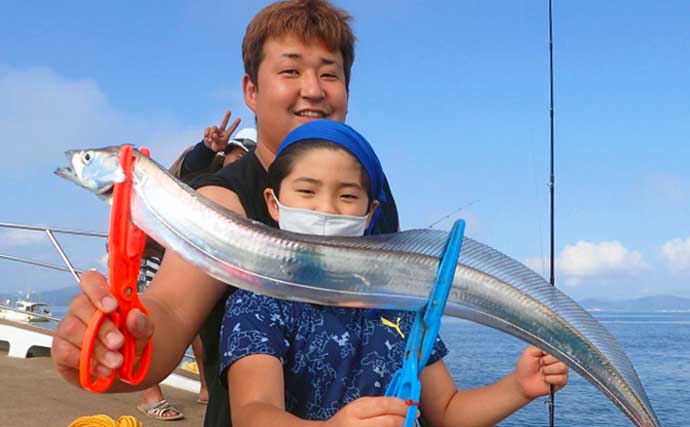 【福岡】沖のエサ釣り最新釣果　ファミリフィッシングで良型タチウオ好捕