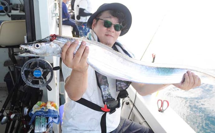大阪湾テンヤタチウオ釣りシーズン開幕　良型交じりで好調【瑞宝丸】