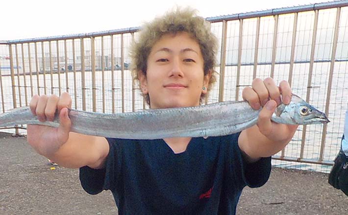 再開した『うみかぜ公園』を視察 タチウオ狙いにサビキ釣りが好調