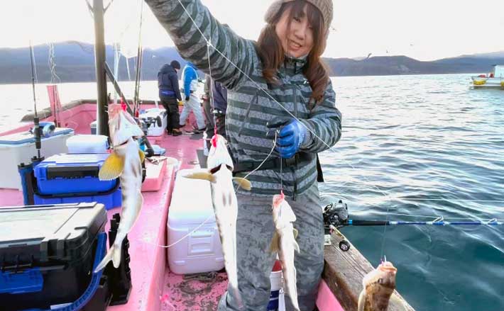 オホーツク海で贅沢五目釣り サビキでホッケ爆釣にジギングでタラ連発