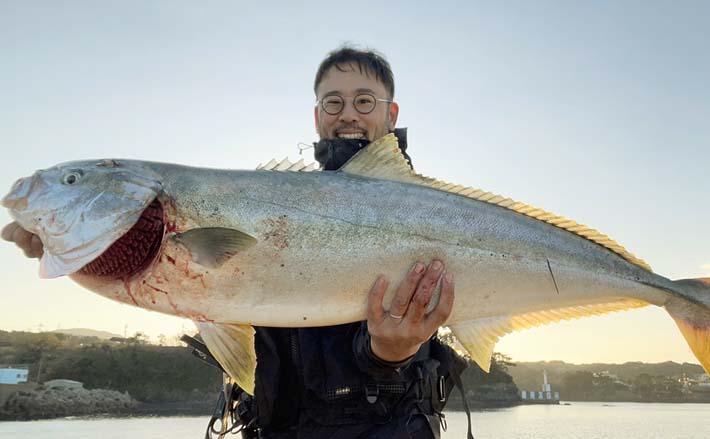 堤防釣りで111cm12.5kgヒラマサ獲った フェリー出港が時合いの合図