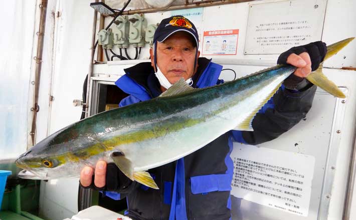 玄界灘での落とし込み釣りで青物4尾 ヒラマサ＆ブリが好反応