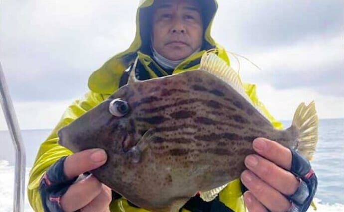 【熊本・大分】船釣り最新釣果　34cm超大型カワハギが顔出し