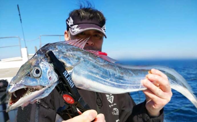 【熊本・大分】沖釣り最新釣果　タチウオ狙いで指幅6本級交え良型数釣り