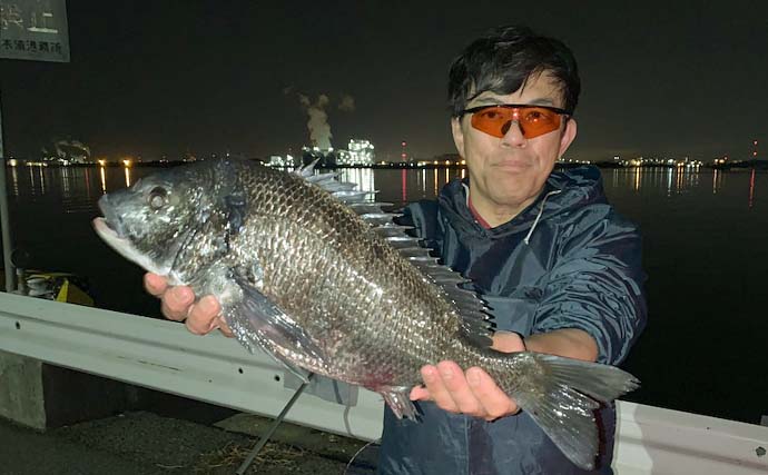 夜波止でのウキ釣りで80cmスズキに49cmクロダイなど大型魚連打
