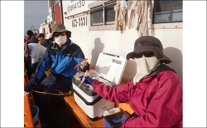 船でのシロギス釣りでトップ52匹　想定外のゲストに2.3kg大型マダコ