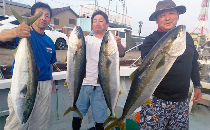 【福井】沖釣り最新釣果　夜のイカメタル船でマイカ（ケンサキ）40匹