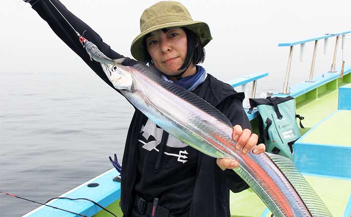 東京湾タチウオ・アジのリレー釣り タチウオ22尾にアジ16尾と土産十分 | TSURINEWS